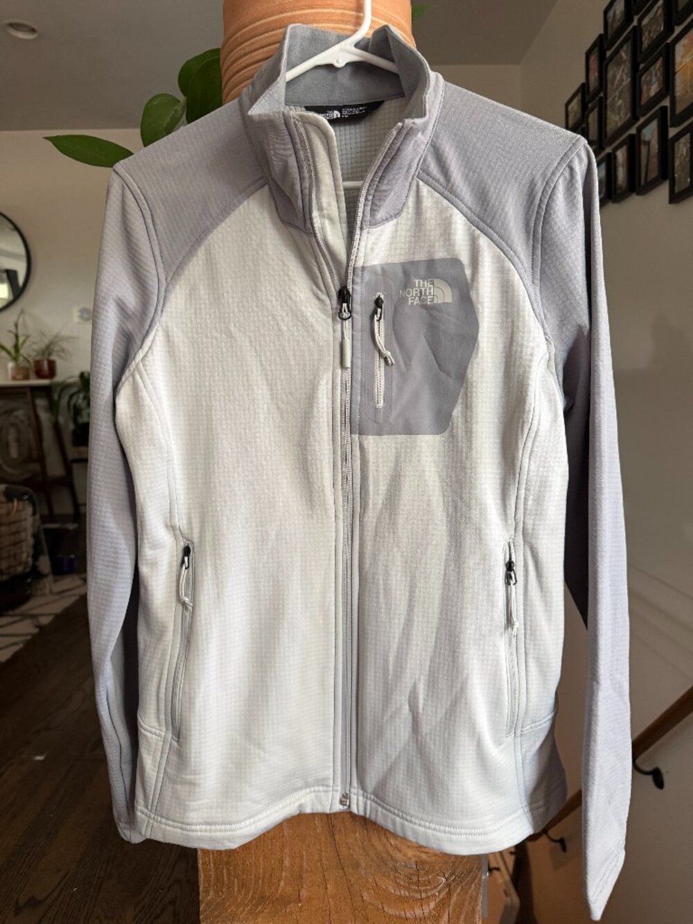 NWOT North Face Lightweight Gray Zip Up Jacket - Size M